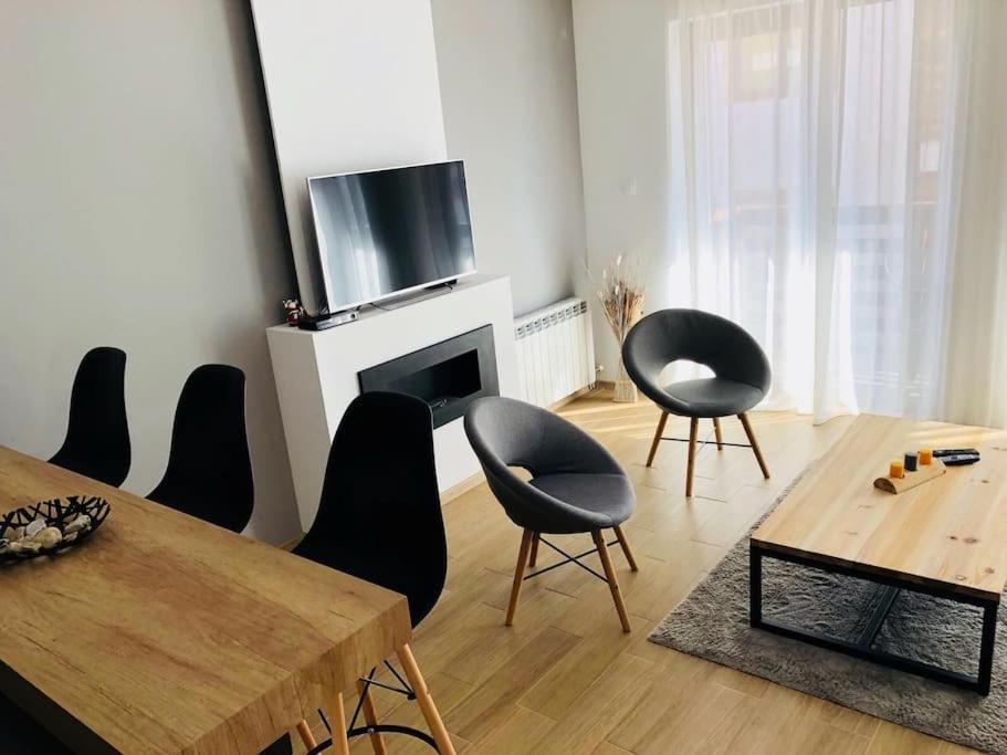 2 Bed Apartment In Bansko Resort Экстерьер фото